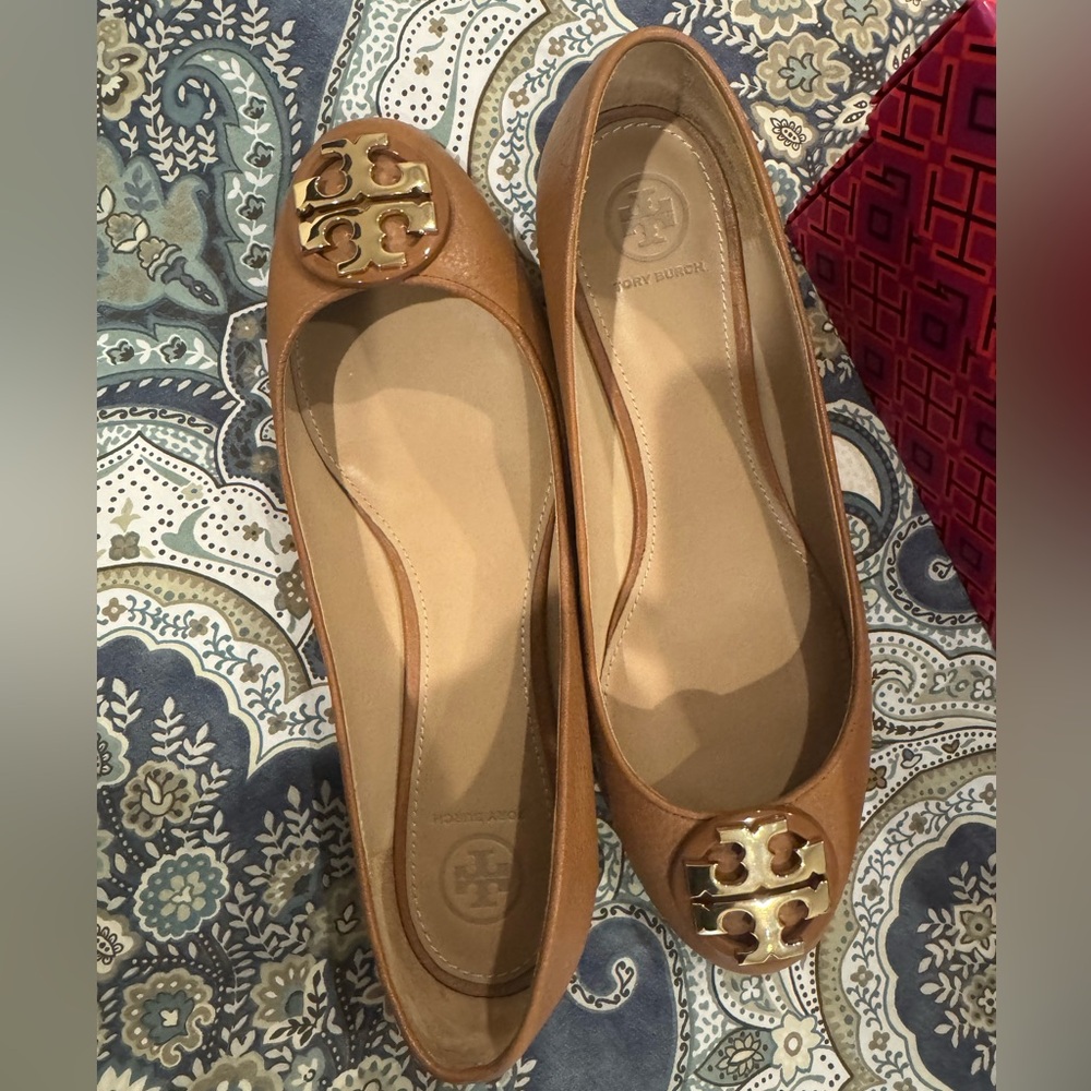 Tory Burch Women’s Claire Ballet Flats in Brown Leather - Picture 2 of 4